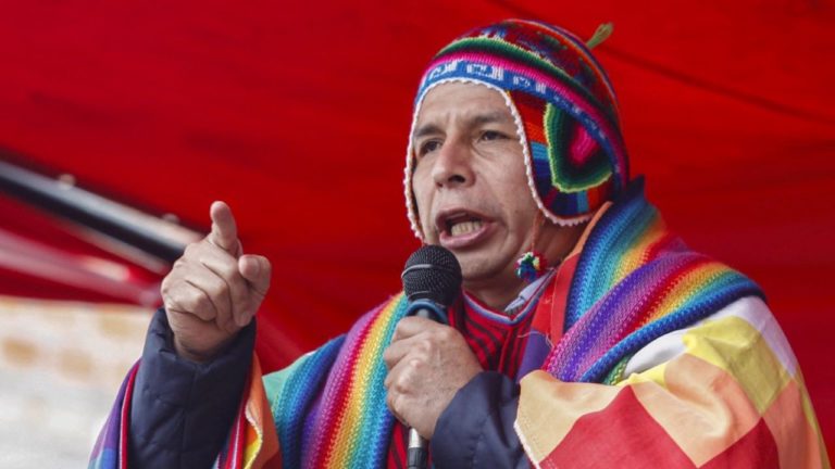 Congreso aprobó informe que acusa al expresidente peruano Castillo por actos de corrupción