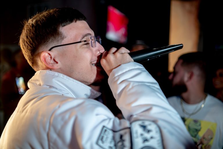 El artista urbano el Blxnco presenta en México su nuevo sencillo “que haces”