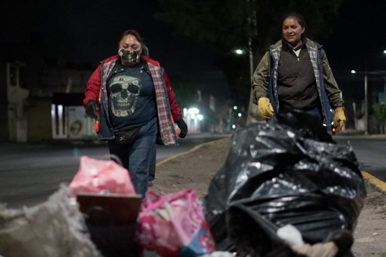 Trabajadores de Ecatepec recogen 40 toneladas de basura de las calles tras paso de 2 millones de peregrinos