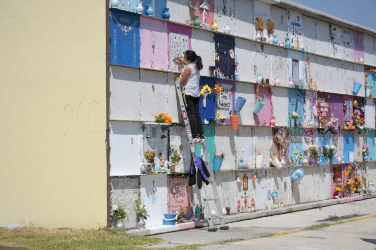 Condonan en Nezahualcóyotl el 100 % en exhumaciones y mantenimiento de gaveta del panteón municipal