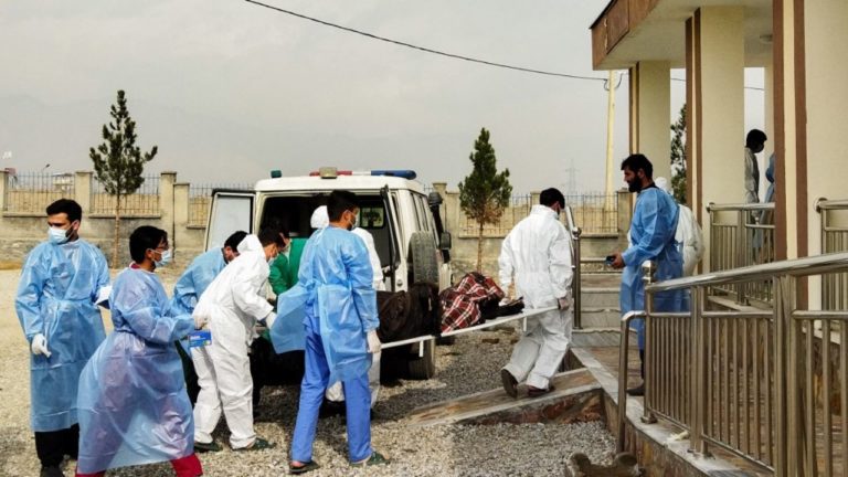 Camión con combustible se accidenta en Afganistán; 12 muertos