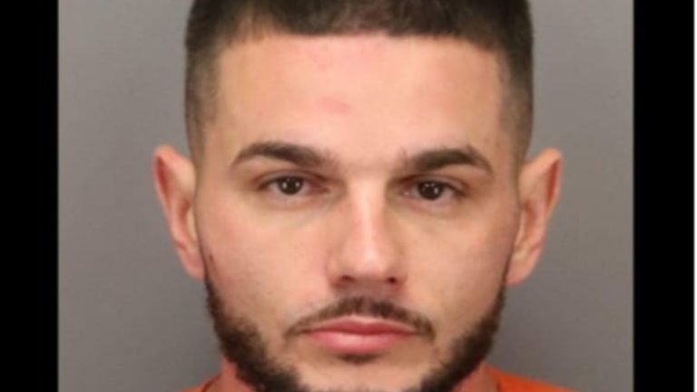 Detienen en EUA a sujeto tras abusar sexualmente de un perro