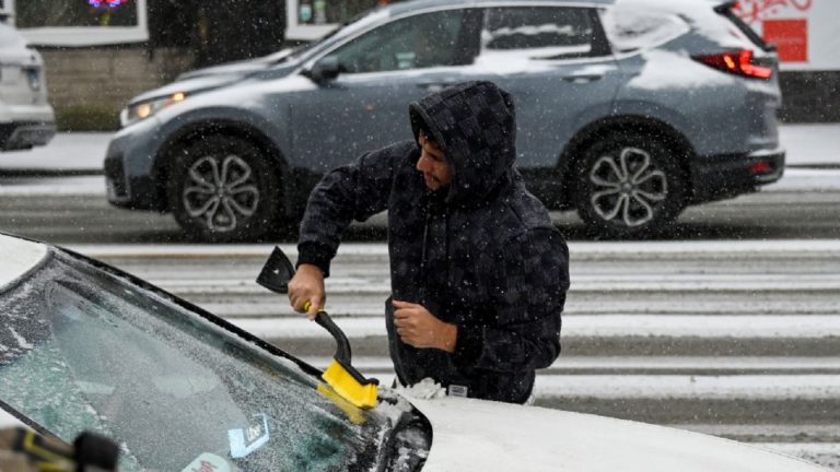 Regresa electricidad a mayoría de los hogares en EU