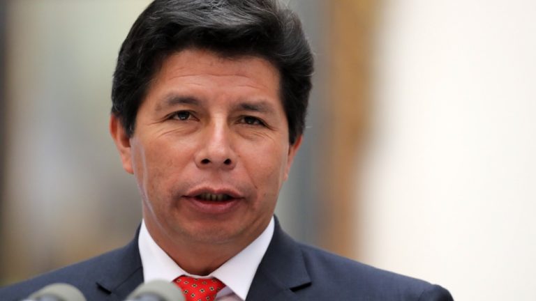 Presidente de Perú disuelve el Congreso e instaura gobierno de emergencia