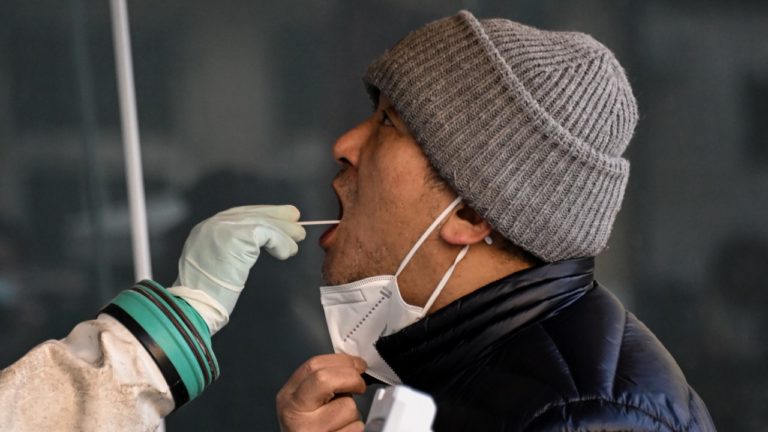 Chinos empiezan a planear viajes tras anuncio del fin de las cuarentenas