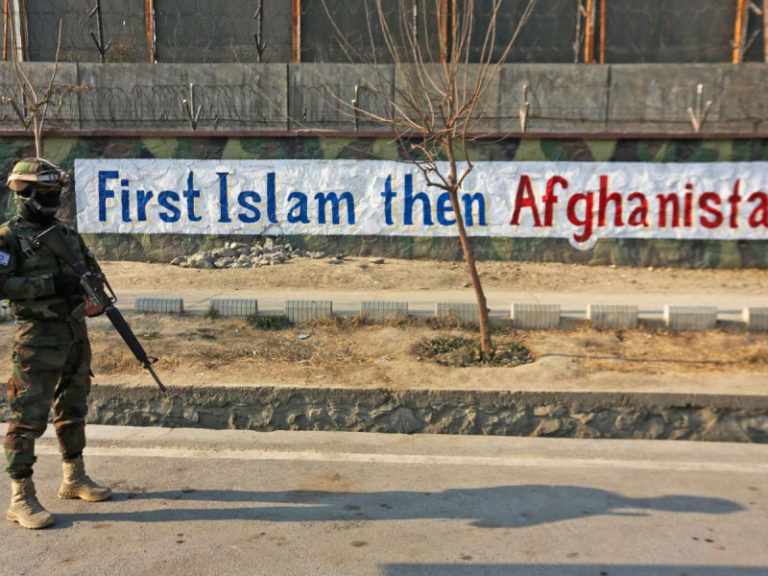 Explosión en base aérea en Afganistán deja varios muertos y heridos