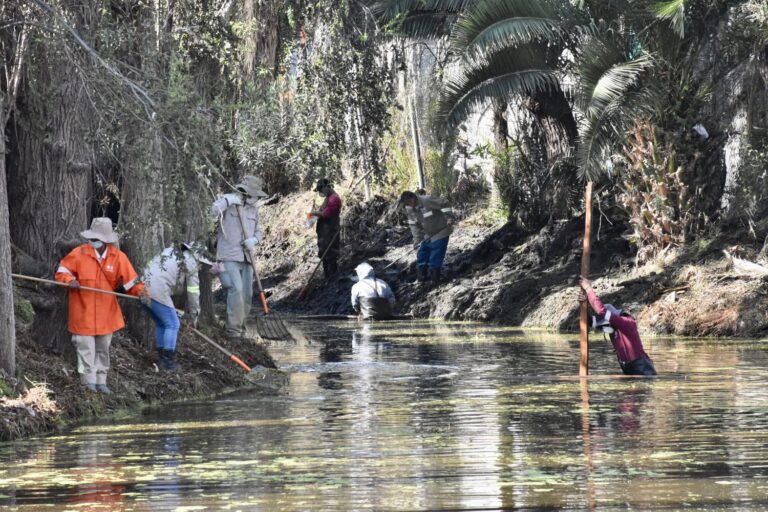 Rescatan antiguo canal de centro de Tláhuac