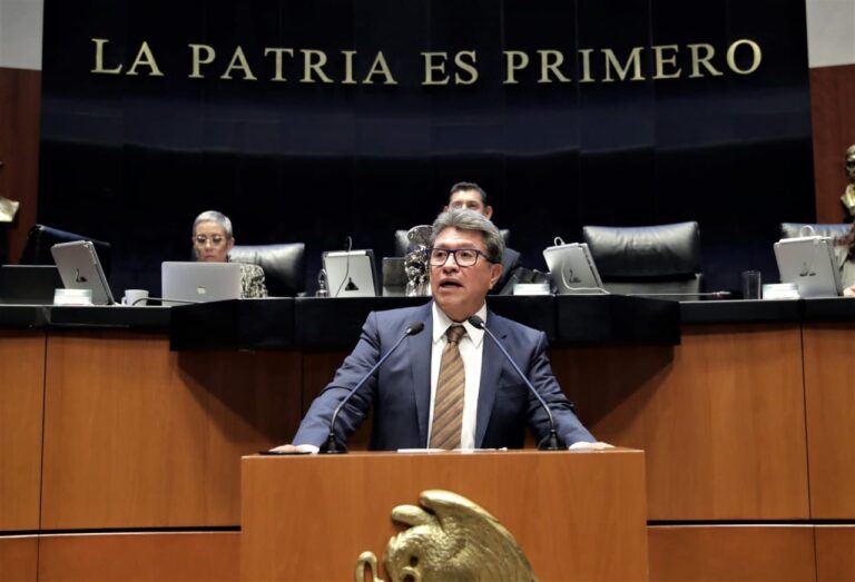 Devolución del TUA en caso de perder un vuelo, planteará Ricardo Monreal en el Congreso