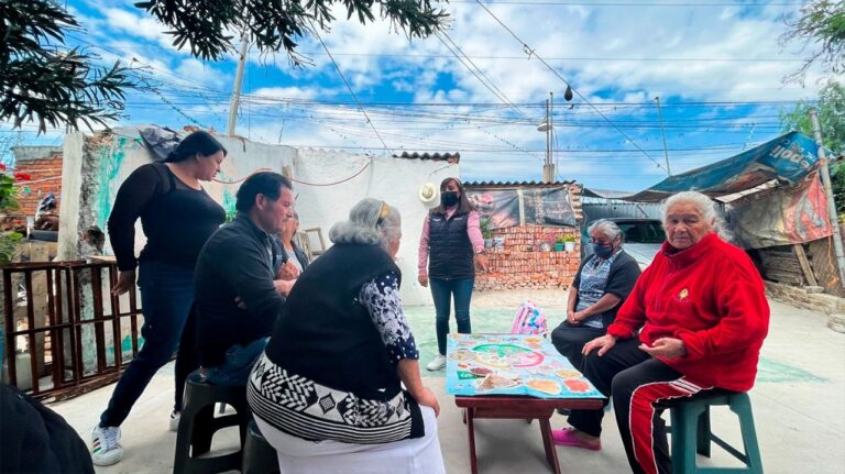 Aconsejan a adultos mayores consumir nutrientes de acuerdo con sus características fisiológicas