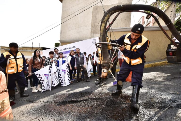 Utiliza Atizapán de Zaragoza máquina Jetpatcher para rellenar baches ¡en minutos!