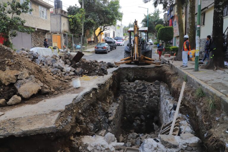 Tlalpan entrega resumidero a vecinos de pedregal de San Nicolás 3ª Sección