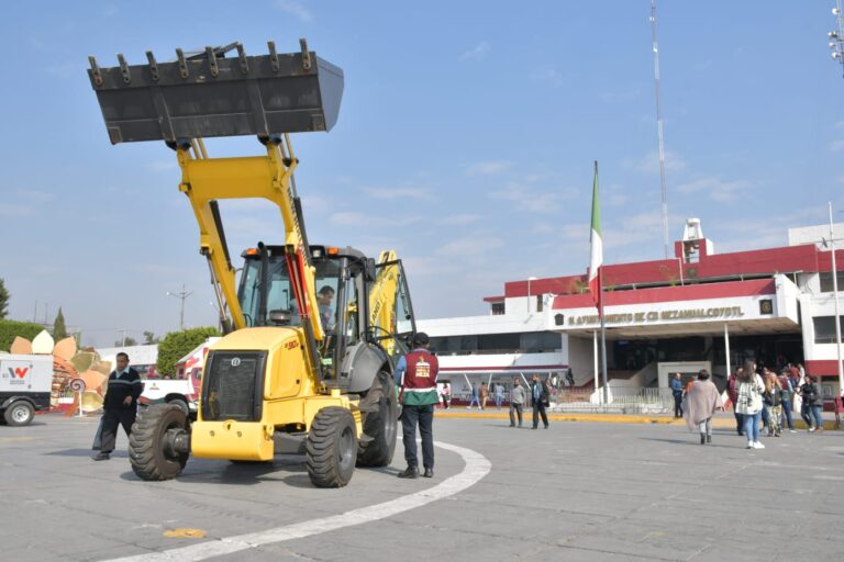 Áreas operativas de Nezahualcóyotl reciben maquinaria pesada especializada, vehículos y equipamiento: Adolfo Cerqueda