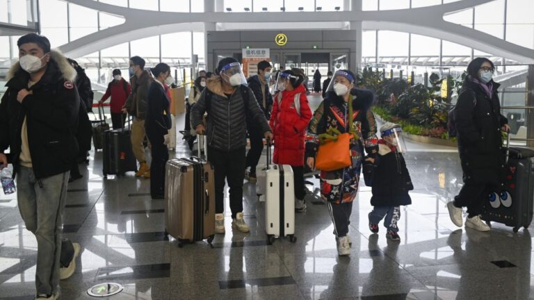 China comienza vacaciones del Año Nuevo Lunar marcadas por temor al covid