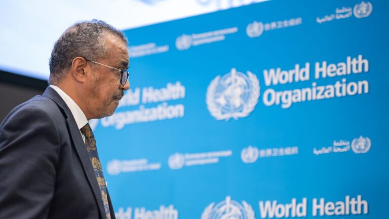 La OMS mantiene máximo nivel de alerta por covid-19