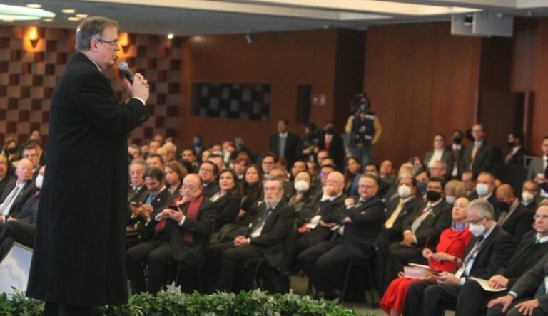 Almagro es peor, pero la OEA, un desastre: Ebrard a embajadores y cónsules