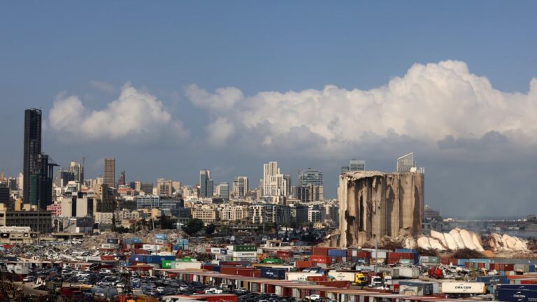 Juez reanuda investigación de explosión en Beirut e inculpó a ocho personas