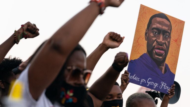 Policía de EUA condenado por matar a George Floyd apela la sentencia