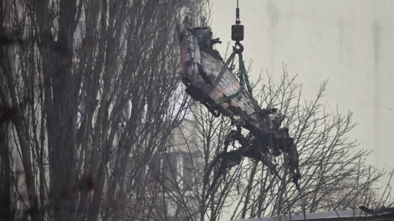 Muere ministro del Interior de Ucrania al estrellarse su helicóptero