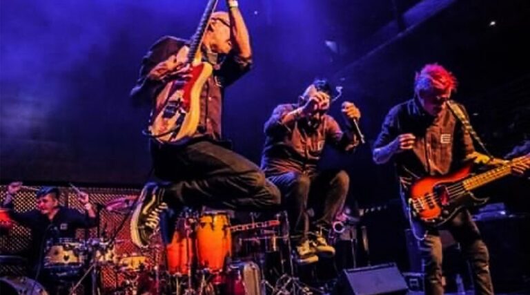 Estrambóticos uno de las grandes bandas en el Vive Latino