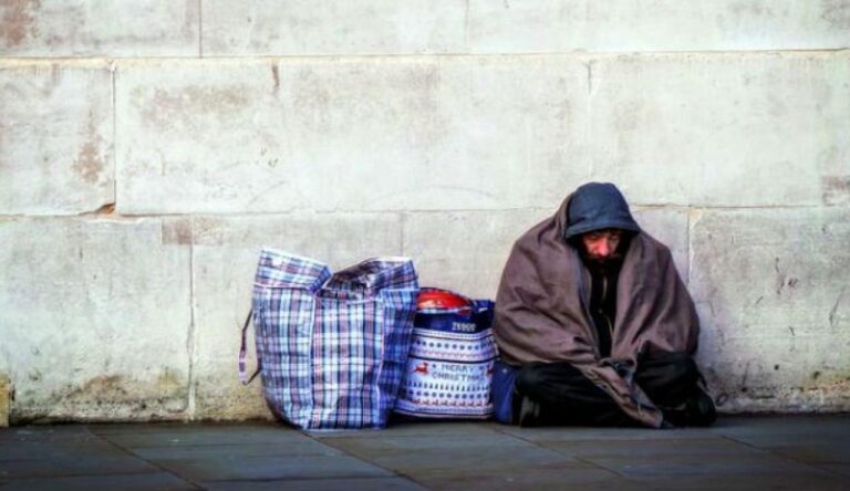 Se dispara 26% el número de personas que duermen en la calle en Inglaterra