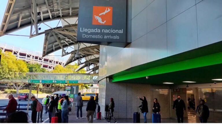 AICM deja de mostrar en pantallas horarios reales de vuelos