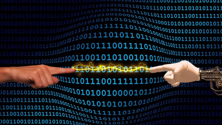 Musk y cientos de expertos piden pausa en la IA; advierten “grandes riesgos para la humanidad”