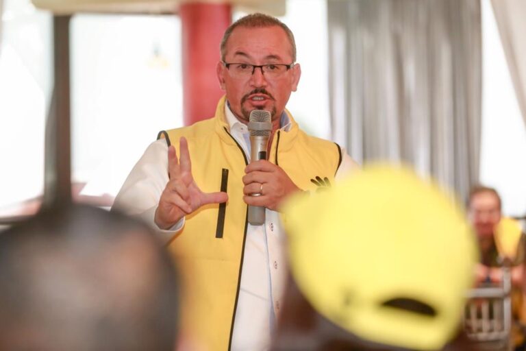 Por el numero de votantes se deben realizar cinco debates entre las candidatas