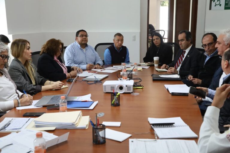 Se reúne Pedro Zenteno con desarrolladores de los 6 proyectos de nuevas unidades médicas del Issste