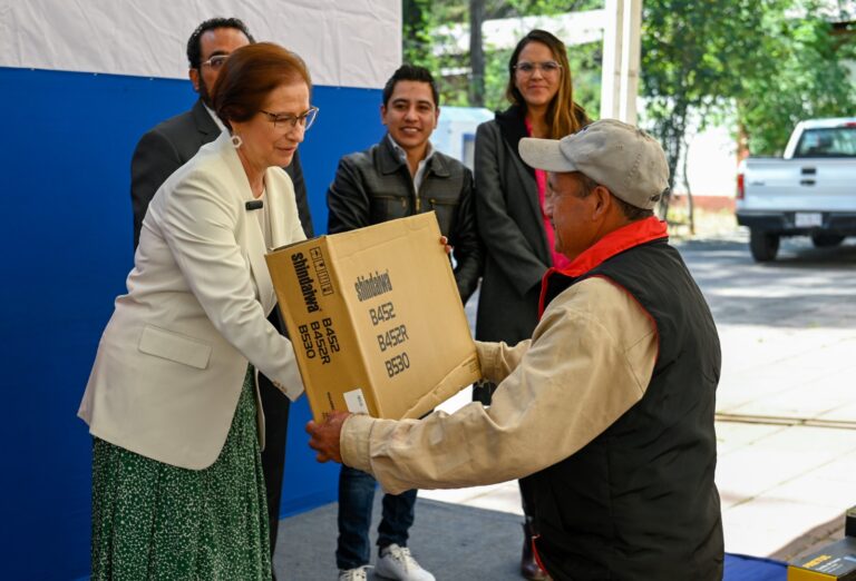 Entregan herramientas para mejorar mantenimiento del Parque Naucalli