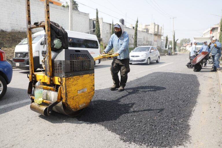 Realiza Naucalpan programa permanente de bacheo