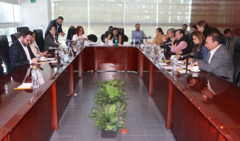 Primer debate el 20 de abril: representantes deambas candidaturas llegan a acuerdos