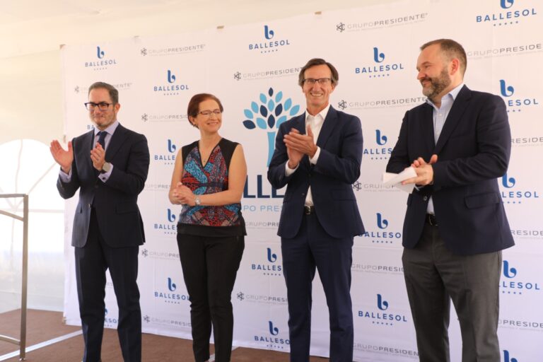 Colocan primera piedra de Residencia de Adultos Mayores en Lomas Verdes