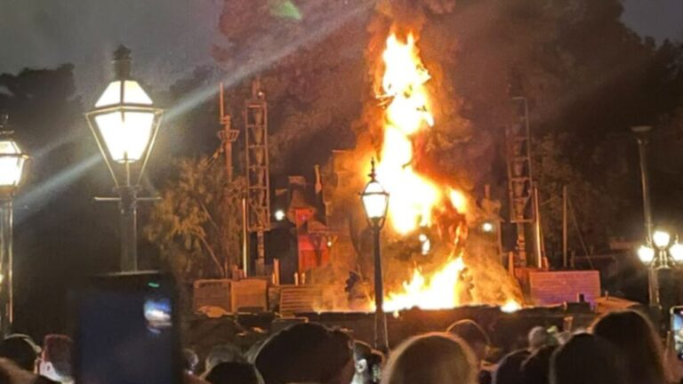Se incendia atracción en Disneyland California