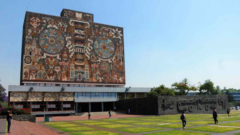 Facultad de Economía de la UNAM se va a paro por 12 horas