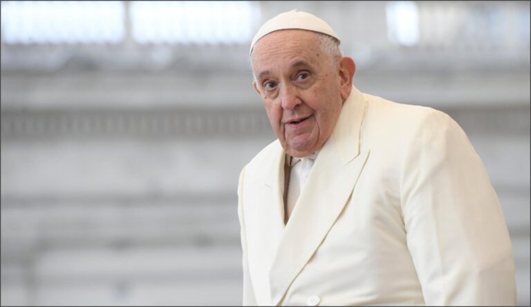 Papa Francisco cancela su presencia en el Vía Crucis del Coliseo de Roma