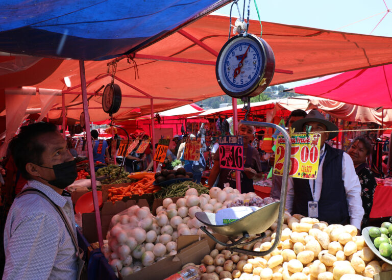 Realiza Huixquilucan operativo en mercados y tianguis para constatar que otorguen kilos exactos
