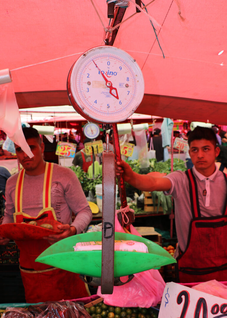 Realiza Huixquilucan operativo en mercados y tianguis para constatar que otorguen kilos exactos