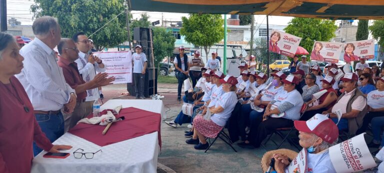 La maestra Delfina ha logrado una nueva forma de hacer política, escuchando a la gente