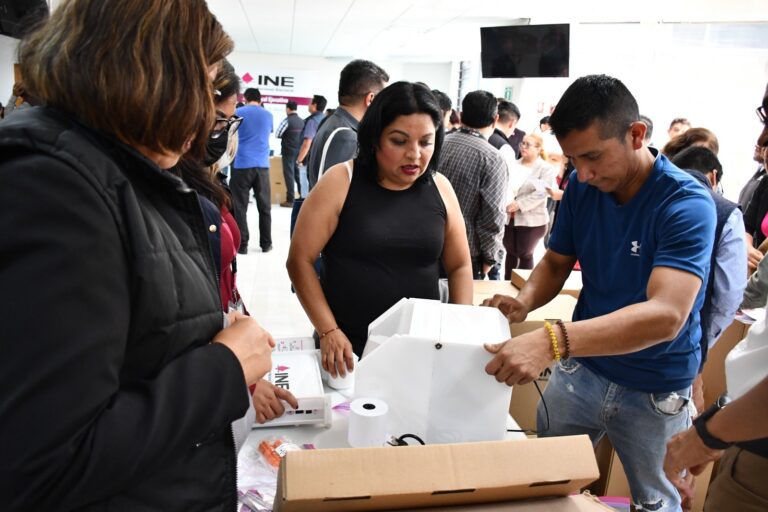 Inicia INE entrega de paquetes electorales a presidencias de casillas para Jornada Electoral en Coahuila y Estado de México