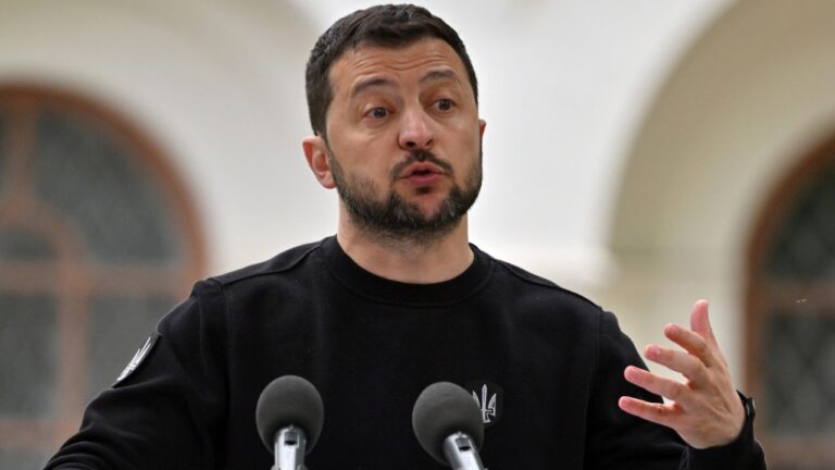 Zelenski afirma que Ucrania necesita más tiempo para una contraofensiva