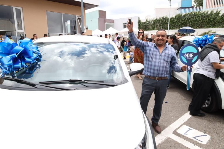 Celebra Huixquilucan el día del padre con la rifa de seis autos último modelo