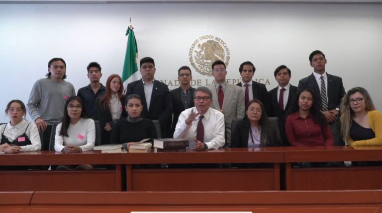 Urge en México contar con jóvenes talentosos y con compromiso social, consideró Ricardo Monreal