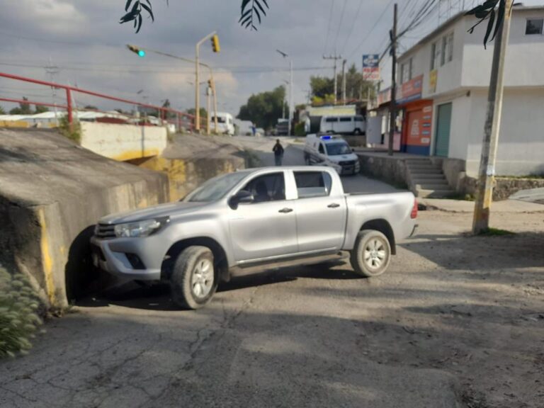Guardia Civil de Tecámac recupera vehículo y detiene a dos sujetos en San Pedro Pozohuacan