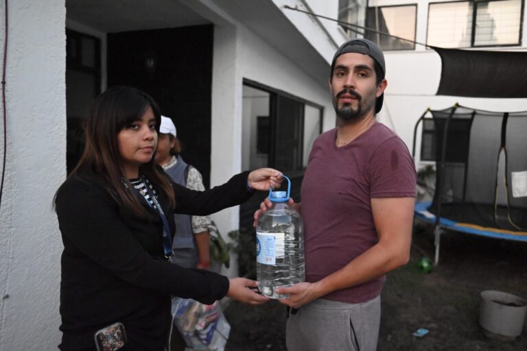 DIF Naucalpan entrega apoyos a familias afectadas por inundaciones