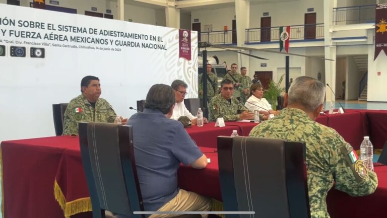 Visita Monreal Chihuahua para evaluar estrategia del Ejército y Fuerza Aérea