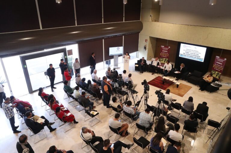 Comisión Bicamaral de Concordia y Pacificación organiza foro sobre los retos del desplazamiento forzado interno