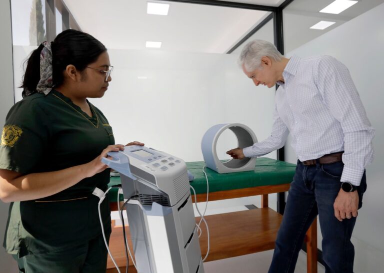 Entrega Alfredo Del Mazo el Centro de Atención, Capacitación e Investigación en fisioterapia ocupacional de la UAEM