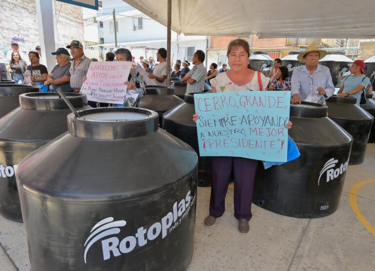 ENTREGA GOBIERNO MUNICIPAL DE ATIZAPÁN DE ZARGOZ 180 TINACOS EN APOYO A FAMILIAS DE EL CERRITO, HACIENDA DE LA LUZ Y CERRO GRANDE