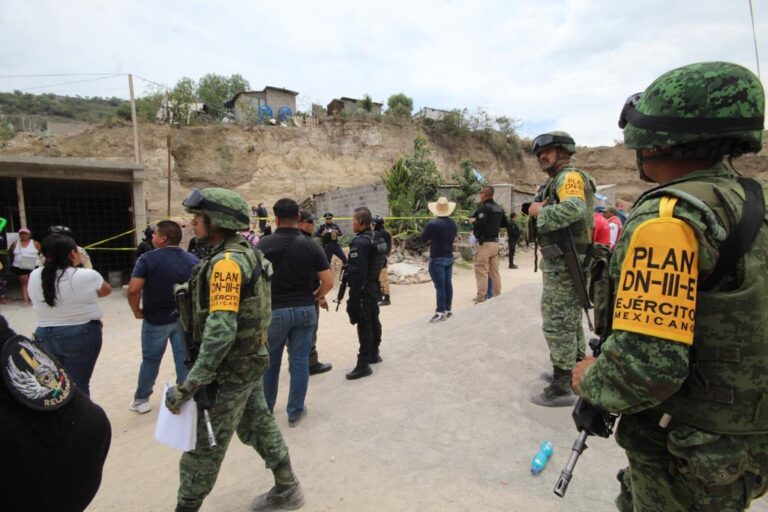 GOBIERNOS MUNICIPAL, ESTATAL Y FEDERAL TRABAJAN ALTERNATIVAS PARA AFECTADOS POR DESLAVE EN LA COLONIA LÓPEZ MATEOS