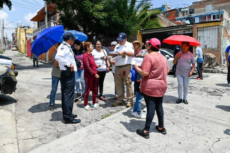 Realizan marcha exploratoria con vecinos de Lomasde San Agustín para identificar puntos de riesgo